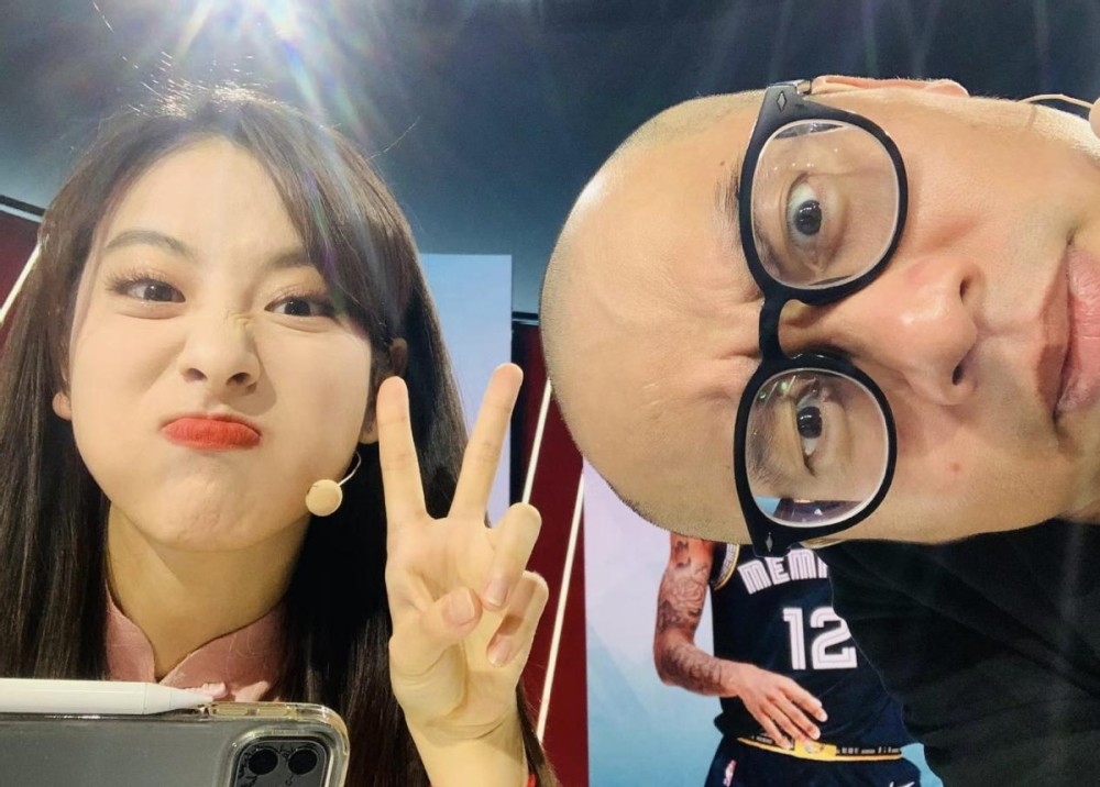 李秋瞳近况:24岁新晋nba女主播,学霸兼校花,来自广东像明星_腾讯新闻