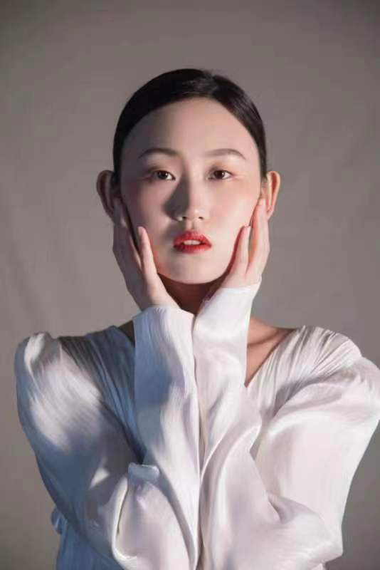 知名航空公司空姐方媛媛回归演员