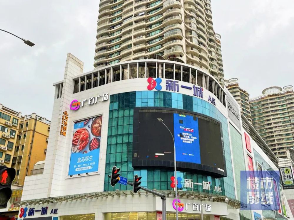 是海珠老牌的江南西商圈,有江南新地地下步行街,广百新一城等多元商业