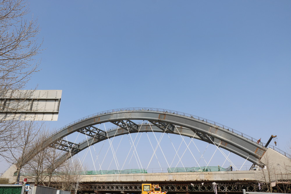 莱荣高铁首座系杆拱桥在乳山市完成