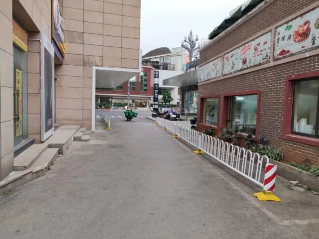 春城好网民,地铁塘子巷站f出口的车辆乱停乱放情况已解决