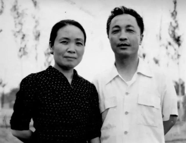 小鲁迅陈布文痴恋50年只换背叛绝食自尽仅一年夫娶新欢