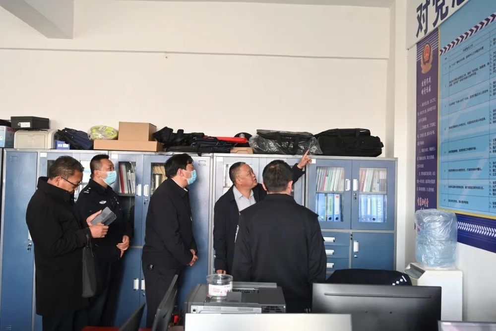 4月24日,州政府秘书长赵邦彩,副秘书长韩建峰,李秉玺带领州政府办公室
