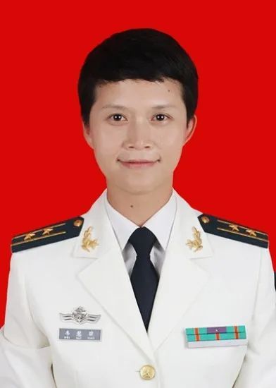 你好呀中国海军首位女舰长