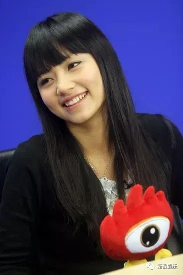 1988年出生的刘惜君,2004年即出道,五年后她参加09年的《快乐女声》从