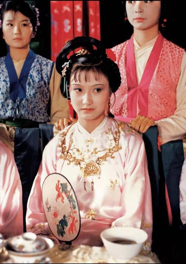 贾迎春牟一往那一站就像块木头演完红楼梦性格大变