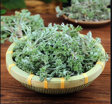 田野里长满了各种野菜:雪蒿,马齿苋,灰灰菜,野葱……最好吃的是荠菜.