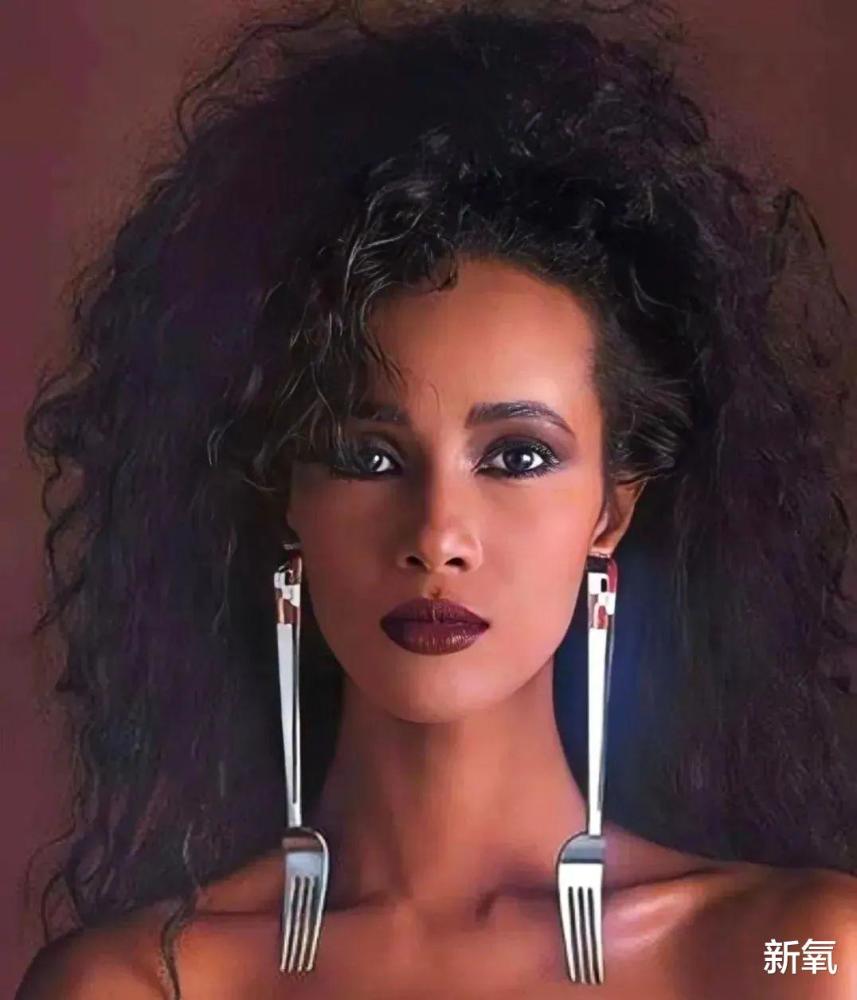 黑珍珠美人的闪亮质感,美得惊艳!_腾讯新闻