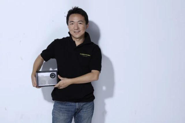 投影龙头极米科技更换cfo!离任元老财手曾参与公司创立