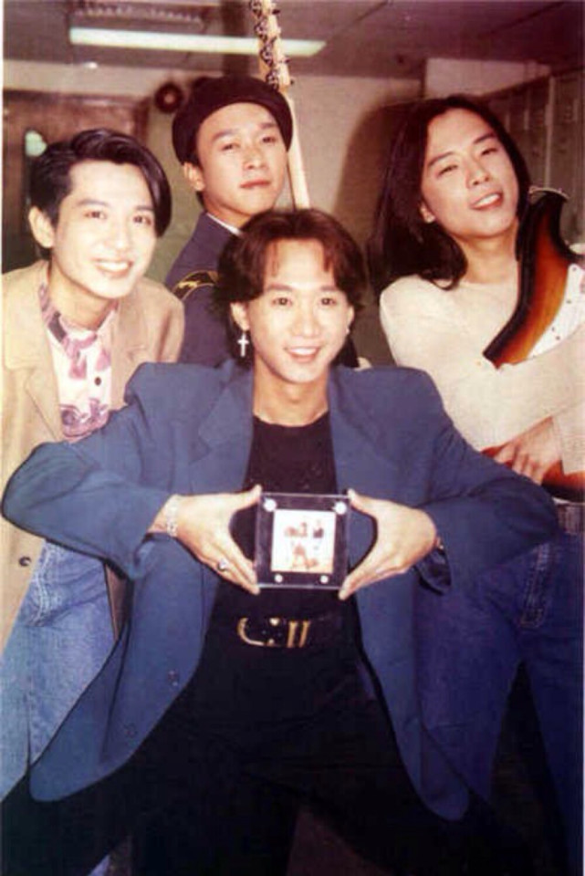 对于《声生不息》舞台上这首beyond乐队的《海阔天空》,可以说赚足了