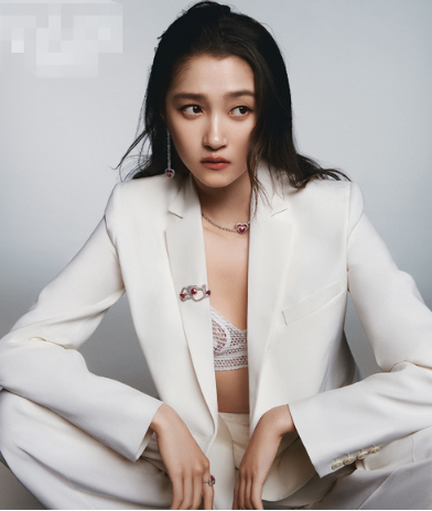 关晓彤晒性感杂志大片!