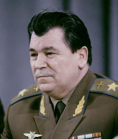 神秘的"酒大校",喝趴17位苏联代表,林虎:祖国需要你的胃