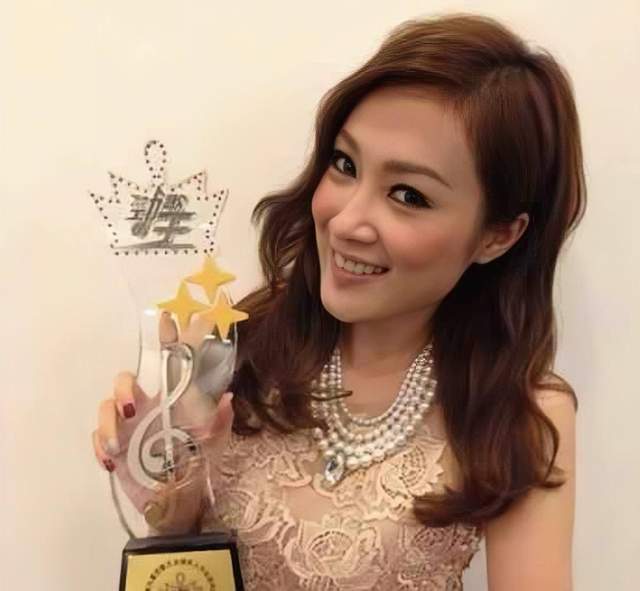 香港知名歌手陈僖仪车祸身亡,歌曲《蜚蜚》再度翻红