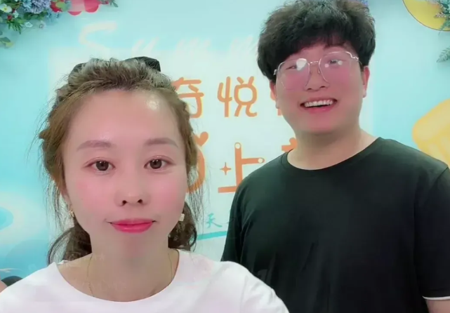 田静直播10小时,奇奇悦悦中途代播,网友:太荒谬