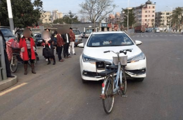 又一脆皮車被曝光自行車都撞不過有何顏面賺中國人錢