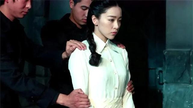 李小男是《麻雀》中最好的卧底,为信仰慷慨赴死,最终没有等到与陈深的