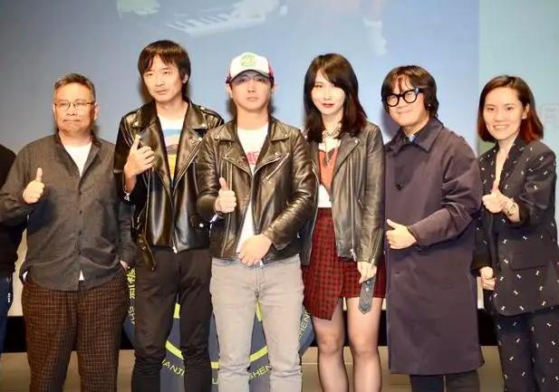 新裤子乐队成员搞行为艺术,"吃喝拉撒"全程被直播,网友:低俗_腾讯新闻