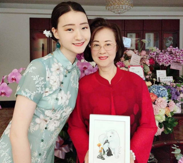 84岁琼瑶现状:分得亡夫大笔遗产,开放5亿豪宅,打疫苗身体康健