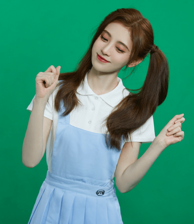 鞠婧祎的脸是纯天然看她16岁旧照第一眼真认不出