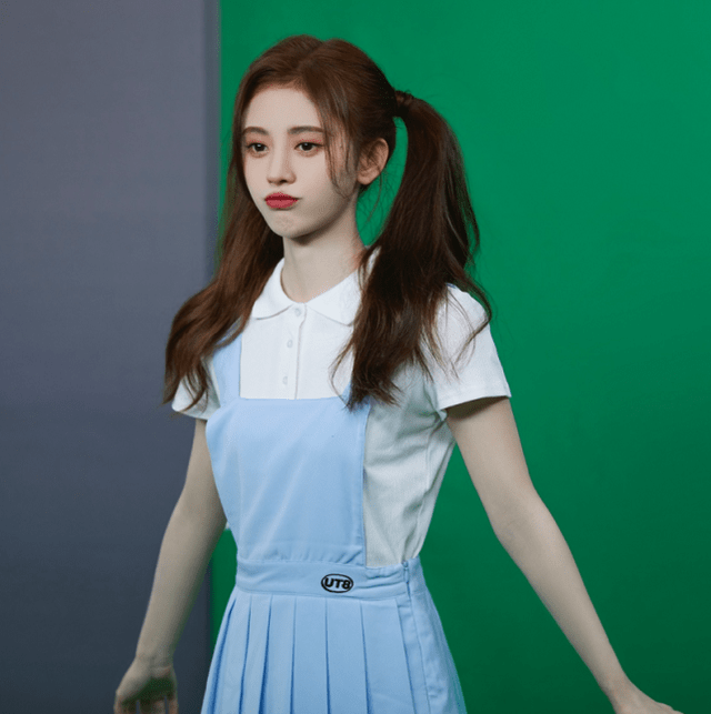 鞠婧祎的脸是纯天然看她16岁旧照第一眼真认不出