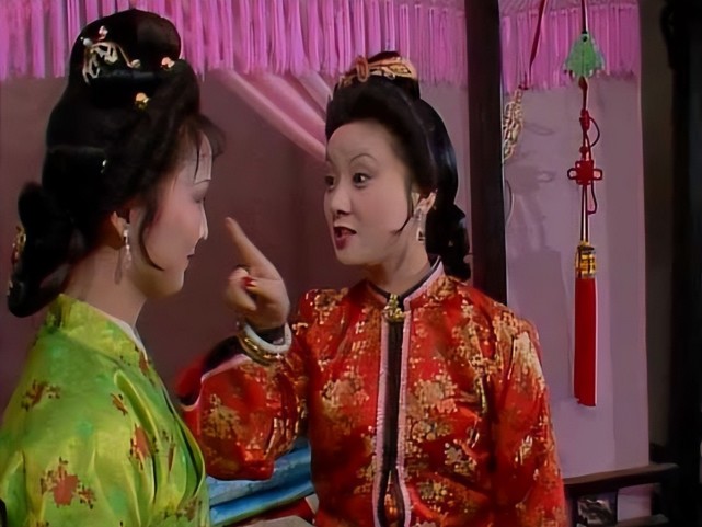平儿一向恪守本分,那次为什么却顶撞王熙凤,还对她摔东西?
