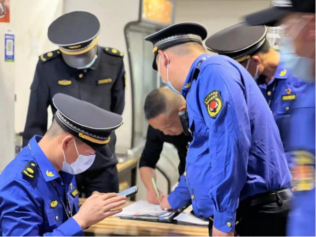 温州市泰顺县以严格执法督促垃圾分类投放