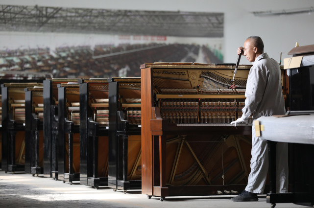 (新华全媒 )东北钢琴奏响复工"进行曲"