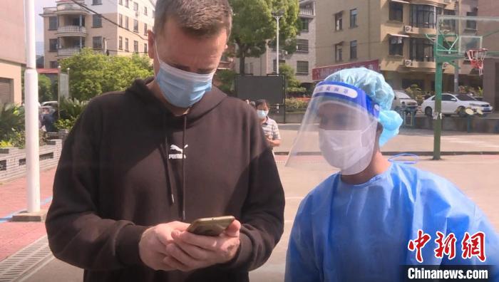 吕欣 供图(抗击新冠肺炎)浙江婺城抗疫志愿者:"为你千千万万遍"中新