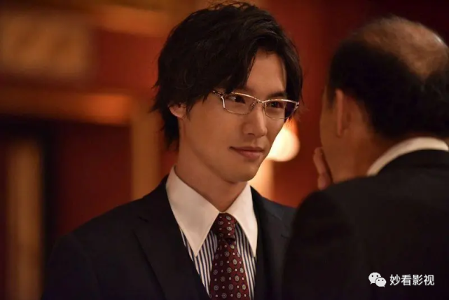 本片唯一不变的就是伊藤开司继续大战帝爱集团,伊藤开司继续赤条条地