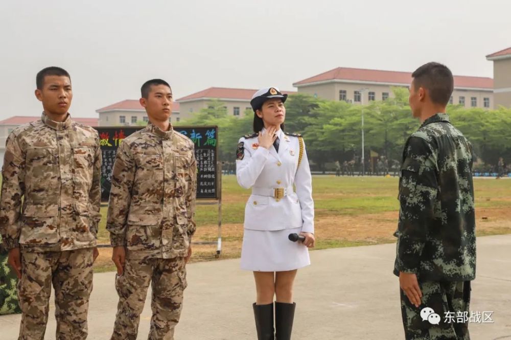 这个女兵，参加过国庆大阅兵，她来到了新兵大队……