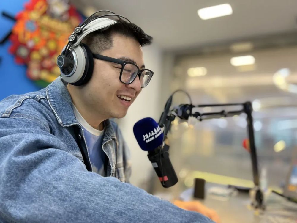 上海交通广播值守小组一共有4位,分别是江辉,王蕾,杨舟和刘蕈之.