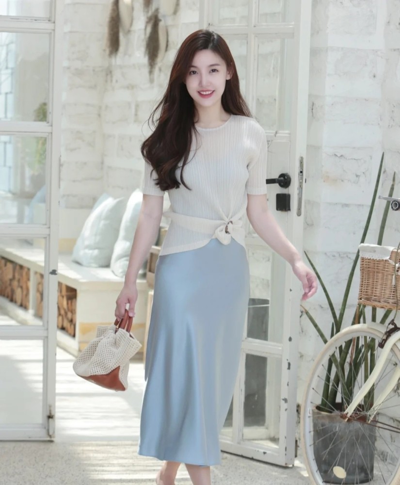 品位女人的穿衣模板,简单的搭配不失时尚感,既精致优雅又显气质插图