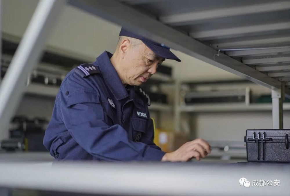 54岁排爆专家李刚守住大运会的安全底线