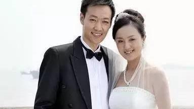 明星恩爱夫妻排行榜_媒体评出娱乐圈十大“超恩爱夫妻”:张家辉、梁家辉、朱茵等上榜