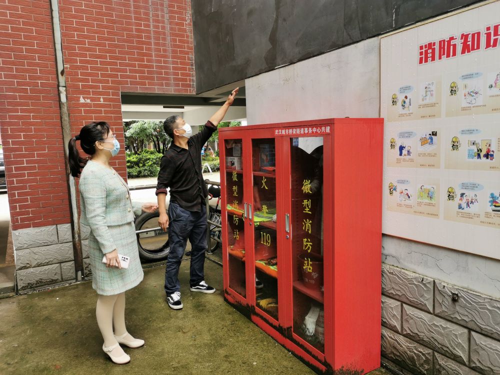 代表接待室连心解民忧小区新建了微型消防站和充电车棚