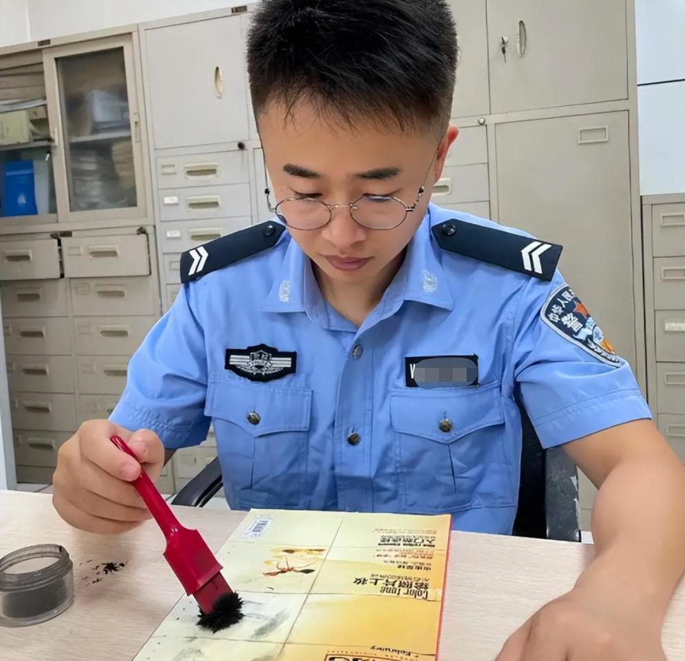 但其实并非所有的大学生都能心满意足,虽说协警和辅警并非是正式警察