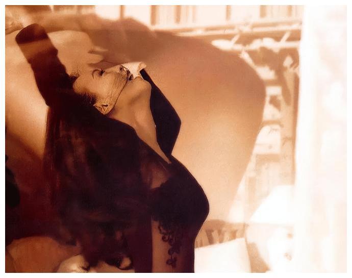 后来张庭又参演了《黄飞鸿与十三姨》《包青天之天伦劫》等剧,但都是