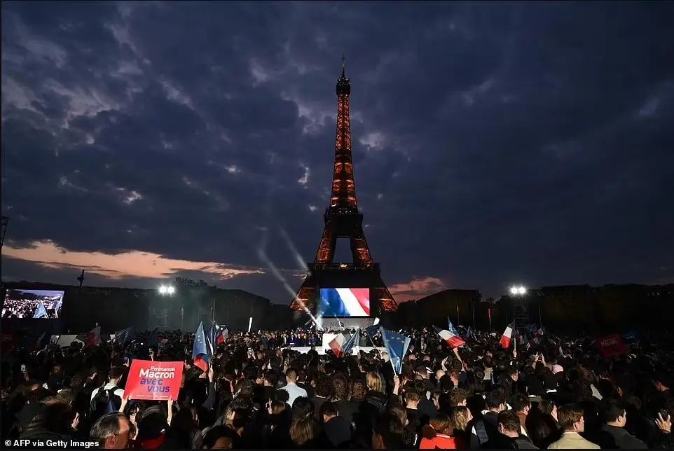 大选结果公布后，法国多地爆发抗议，巴黎警察开枪致2人死亡