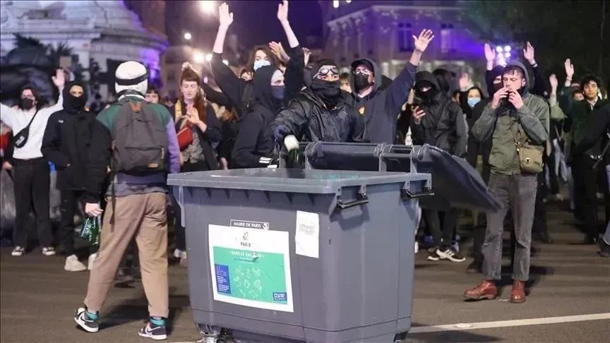 大选结果公布后，法国多地爆发抗议，巴黎警察开枪致2人死亡