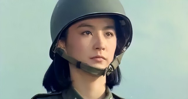 林青霞小編列出了以下23位女明星,看看誰才符合你心中的女軍人形象.