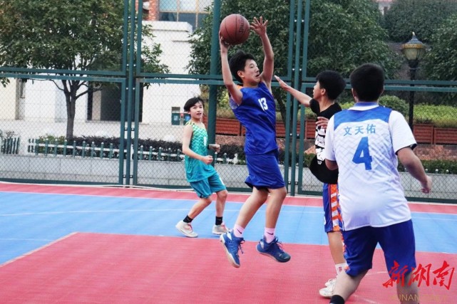 最美家乡推荐官之最美校园长沙市望城区大湖中学在美丽的校园写春天的