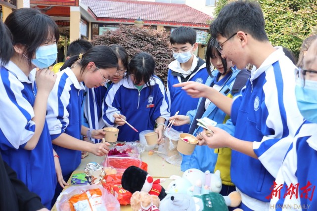 最美家乡推荐官之最美校园长沙市望城区大湖中学在美丽的校园写春天的