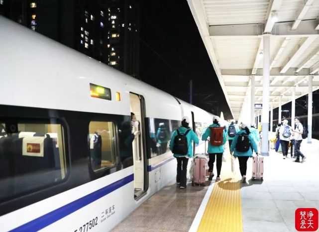 铜仁援沪医疗队出征上海