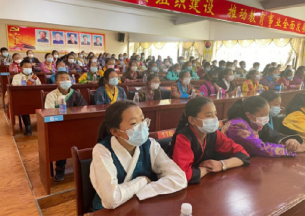 2022年4月21日,区图书馆在日喀则市白朗县中学,举行了"全民阅读普及月