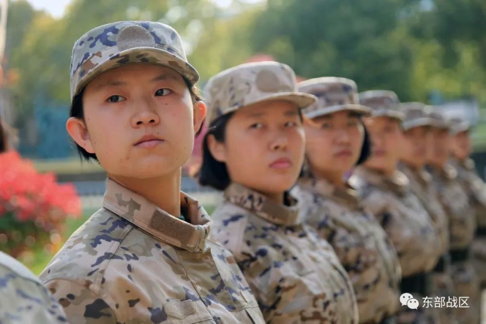 武警女兵的新训初体验_腾讯新闻