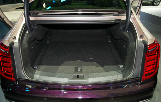 行政一哥档次不输豪华品牌红旗h9除了品牌价值还剩什么