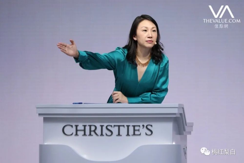 国际拍卖行的女人们一抬手就是钱的味道