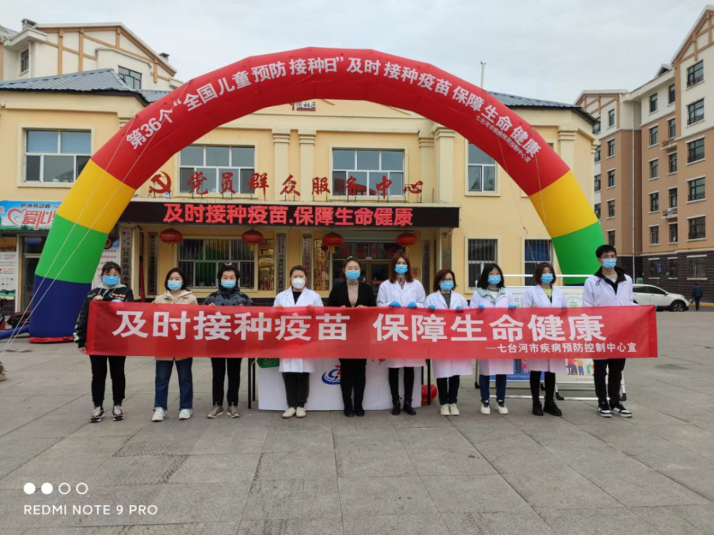 发放宣传资料,循环播放预防接种一封信等多种形式向群众宣传疫苗接种