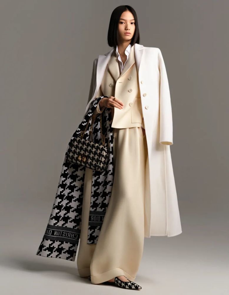 陈慧佳×《时尚芭莎》|女孩的大气场是怎么穿出来的?_腾讯新闻