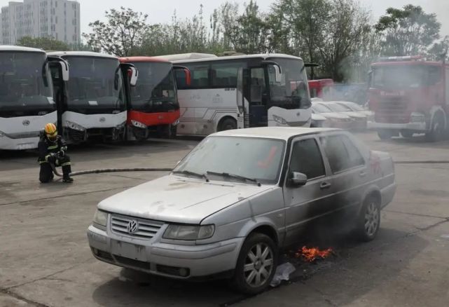 4月24日上午,大興和房山區消防救援支隊聯合進行了一場消防實驗,還原